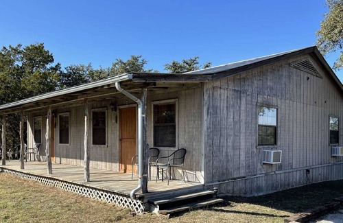 Bandera House | West 1077 Guest Ranch - Hackberry Room 8