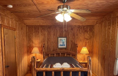 Bandera House | West 1077 Guest Ranch - Hackberry Room 10