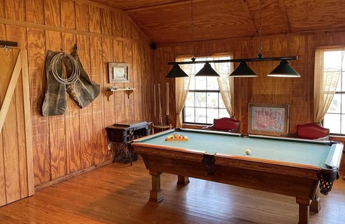 Bandera House | West 1077 Guest Ranch - Red Oak Room 5