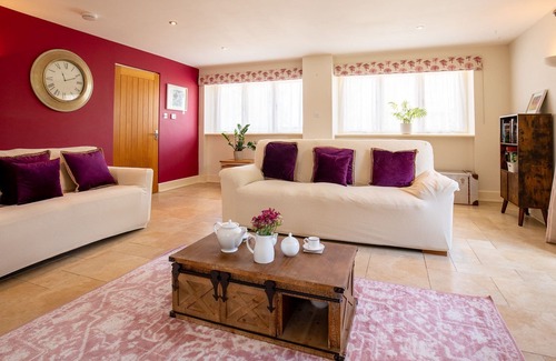 Andoversford Cottage | West Barn Cottage, Shipton Oliffe - sleeps 4 guests in 2 bedrooms