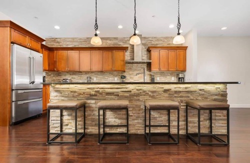 Traverse City Apartment | West Bay Overlook in Downtown TC