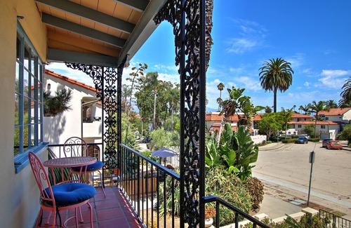 West Beach Villa | West Beach Villa 2 - Location in the center of West Beach, beach and State St. 2 blocks away!