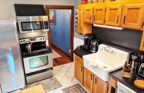 Ashfield House | West Broadway Guesthouse with off-street parking