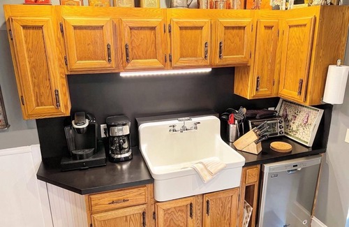 Ashfield House | West Broadway Guesthouse with off-street parking