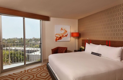 Los Angeles Hotel | West Coast King Room at Hotel Angeleno w/Complimentary Wine Hour Near Westwood