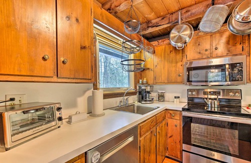 West Cornwall Cabin | West Cornwall Cabin ~ 4 Mi to Covered Bridge!