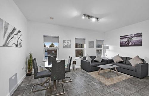 West Ealing Apartment | West Ealing Serviced Apts- 2 Bedroom 2 Bath Parking Near Station with Off Street Parking By 360Stays