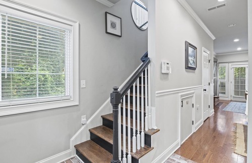 Green Avenue Cottage | West End Cottage near everything Downtown