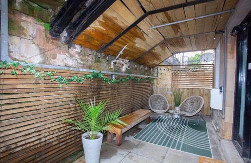 Kelvinbridge Apartment | West End Flat with Private Terrace Glasgow