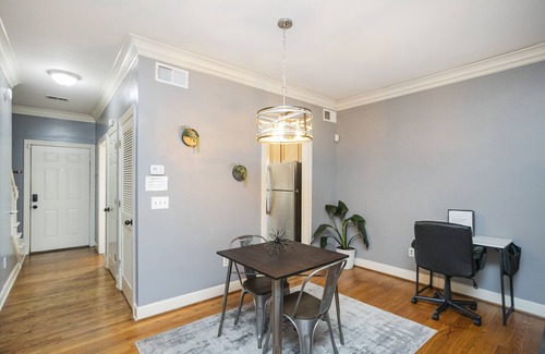 West End House | West End Gem! 2 bd Townhome w/parking! 8 min ->DT!
