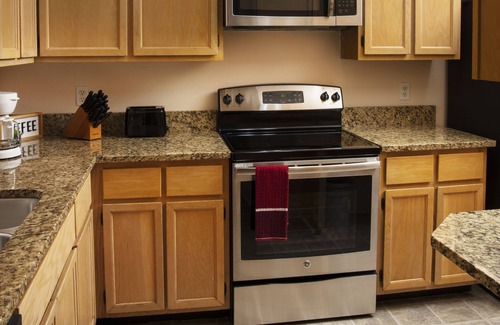 West End House | West End Gem! 2 bd Townhome w/parking! 8 min ->DT!