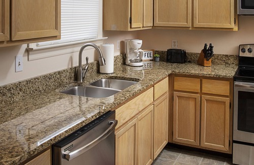 West End House | West End Gem! 2 bd Townhome w/parking! 8 min ->DT!