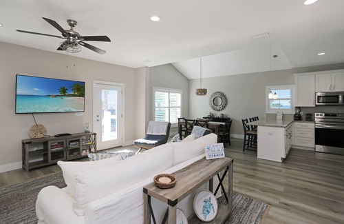 Mexico Beach House | West End of MXB, 200 Steps from Beach with Ground Floor BR ~ Second Chance