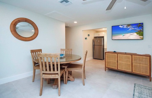 Tradewinds Cottage | West End Paradise Unit Fish 6 - One bedroom suite w/water views