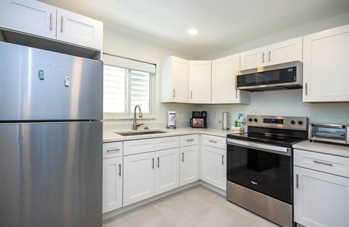 Tradewinds Cottage | West End Paradise Unit Fish 6 - One bedroom suite w/water views