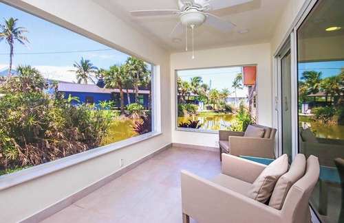 Tradewinds Cottage | West End Paradise Unit Fish 6 - One bedroom suite w/water views