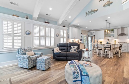 Sunset Beach House | West End Third Row 4 bedroom 2.5 bathroom home