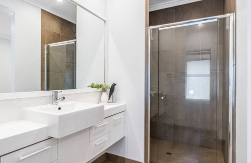 Hamlyn Heights House | West Geelong Holiday Home