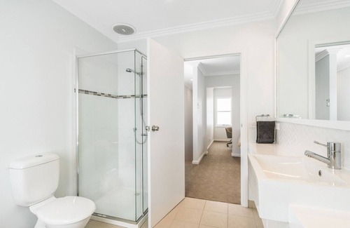 Hamlyn Heights House | West Geelong Holiday Home