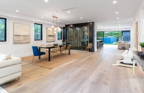 Carthay Circle House | WEST HOLLYWOOD 6 BEDROOM RESORT w/ THEATER & POOL