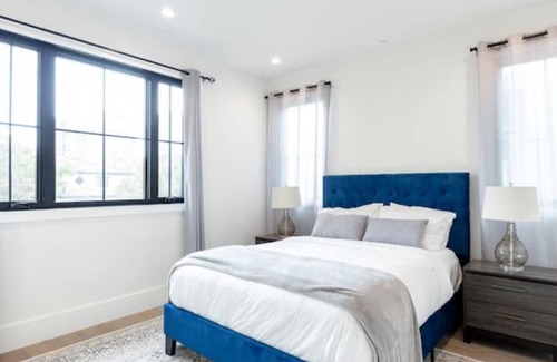 Carthay Circle House | WEST HOLLYWOOD 6 BEDROOM RESORT w/ THEATER & POOL