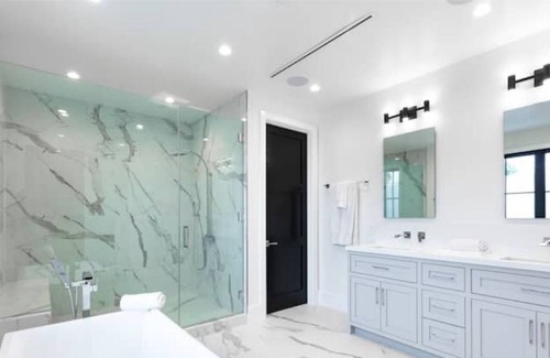 Carthay Circle House | WEST HOLLYWOOD 6 BEDROOM RESORT w/ THEATER & POOL
