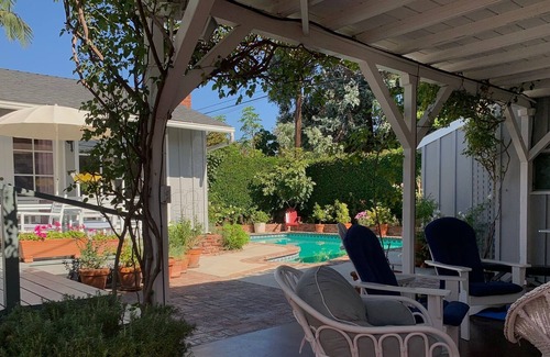 West Los Angeles House | West LA charmer with private pool sleeps 4-6. Registration No: HSR22-000493