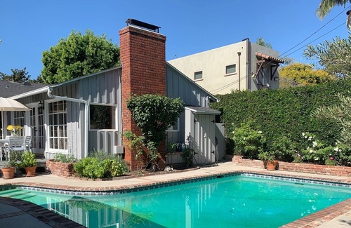 West Los Angeles House | West LA charmer with private pool sleeps 4-6. Registration No: HSR22-000493
