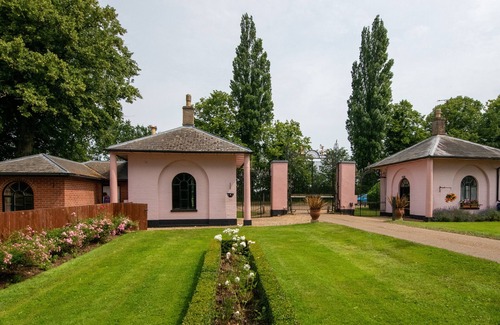 Hethel House | West Lodge - One Bedroom House, Sleeps 2