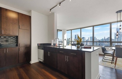 Downtown Chicago Apartment | West Loop 2BR with Skyline Views + Prime Location