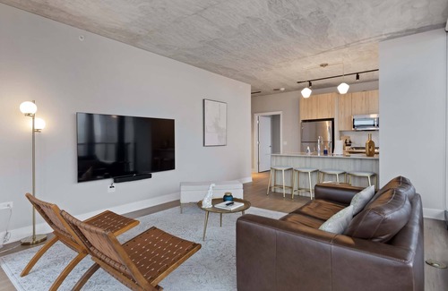 West Loop Apartment | West Loop Oasis: Skyline Views + Prime Location