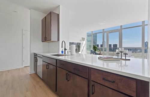 Downtown Chicago Apartment | West Loop PH: Unmatched Views & Private Deck