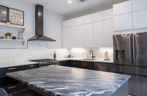 Home Park Apartment | West Midtown 2/2 - Top Floor, private parking
