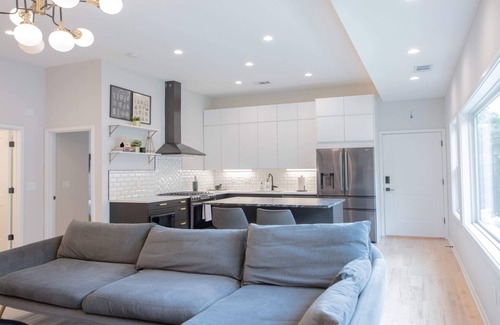 Home Park Apartment | West Midtown 2/2 - Top Floor, private parking