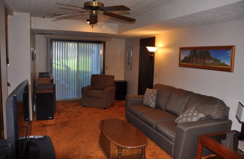 North Central Omaha House | West "O"Gem-Great Location -20 min to almost everywhere, close to i-680