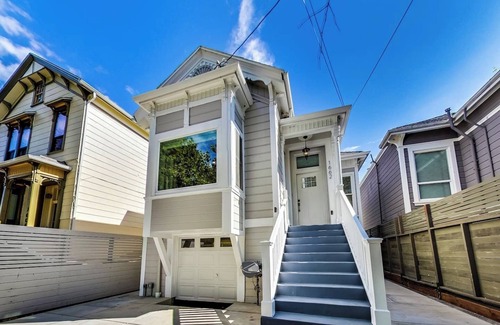 Prescott House | West Oakland Charmer: 5br/4bath House (2 br/2ba upper level, 2br/1ba lower unit with rear Cottage) * AC & W/D total 5br/4ba