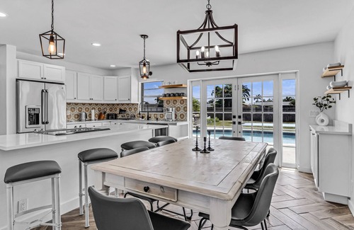 Palm Springs House | West Palm Beach-Pickleball, Basketball, Heated Pool, FirePit - SAME DAY BOOKINGS