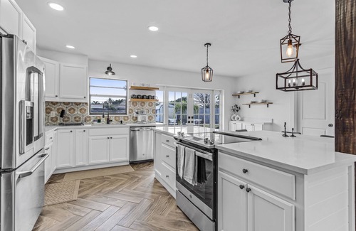 Palm Springs House | West Palm Beach-Pickleball, Basketball, Heated Pool, FirePit - SAME DAY BOOKINGS