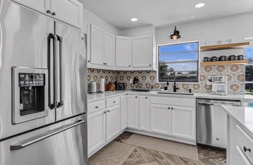 Palm Springs House | West Palm Beach-Pickleball, Basketball, Heated Pool, FirePit - SAME DAY BOOKINGS