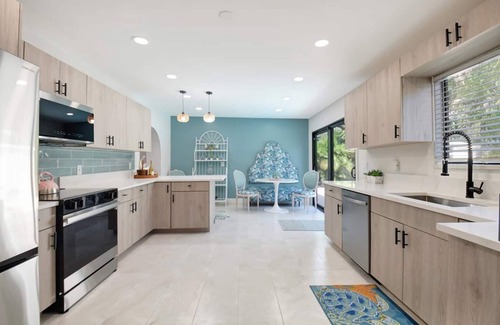 Parker Ridge House | West Palm Beach Oasis | Private Pool Retreat & Open Air Lounge | King Bed & 2 Queen Beds | Grill