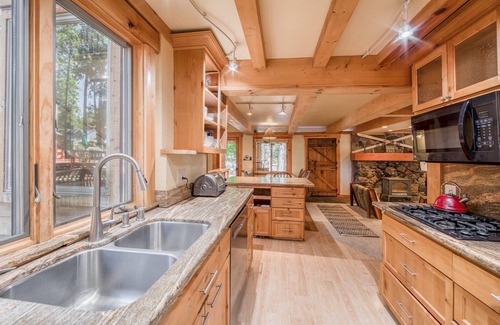 Sunnyside House | West Pine By Tahoe Getaways - Private Pet-Friendly West Shore Cabin w Hot Tub & Pool Table!