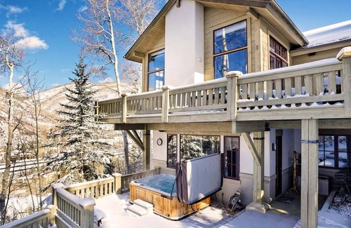 Highland Meadows House | West Pine Chalet | 5 Min from Ski Runs w/Hot Tub