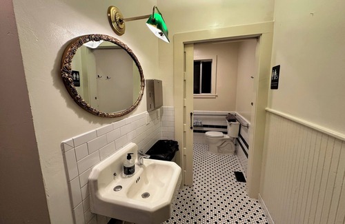 Downtown Hotel | West River House