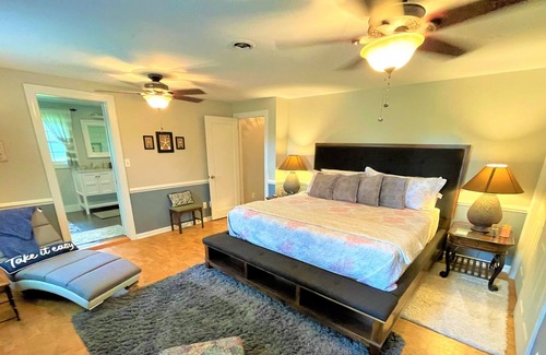 Swansboro House | West Shore 4BR/3BA vacation home, walkable to downtown
