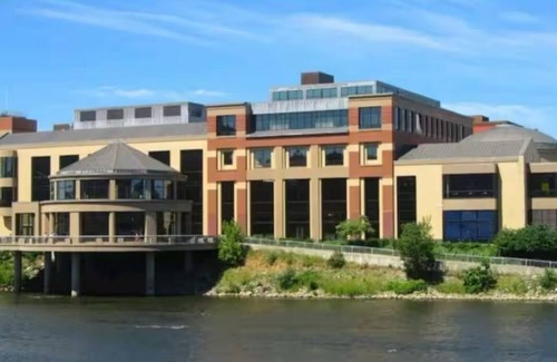 Grand Rapids House | West Side Gem. 3-bedroom house in Grand Rapids with AC, WiFi, Laundry for 6