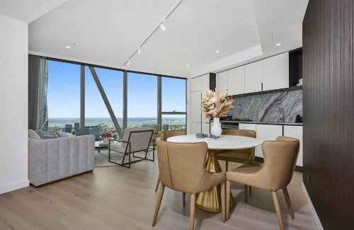 Melbourne Central Business District Apartment | West Side Skies 57th Floor Splendour