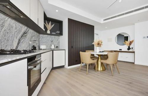 Melbourne Central Business District Apartment | West Side Skies 57th Floor Splendour