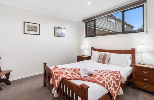 North Geelong House | West Side Townhouse in Geelong West