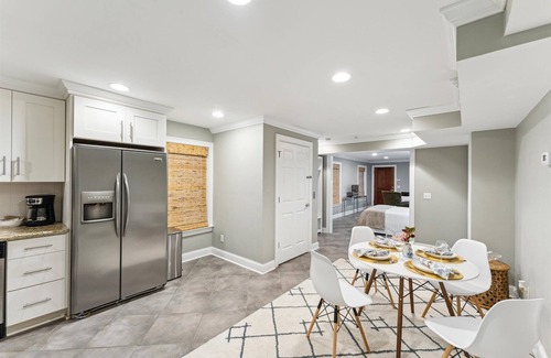 Historic Downtown Savannah Apartment | West Taylor Garden Retreat