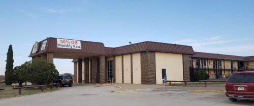 Midland Hotel | West Texas Inn & Suites with Kitchenette